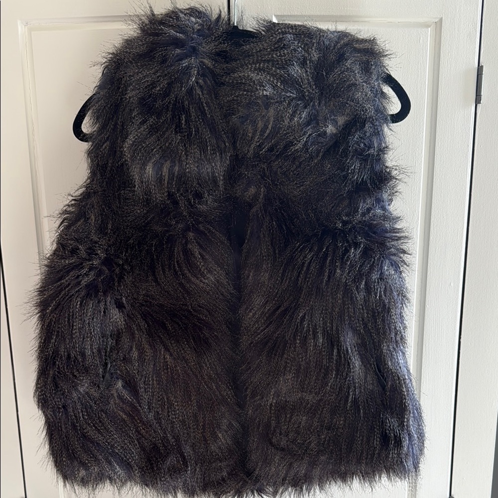 Luxurious Black Faux Fur Vest Sleeveless Design